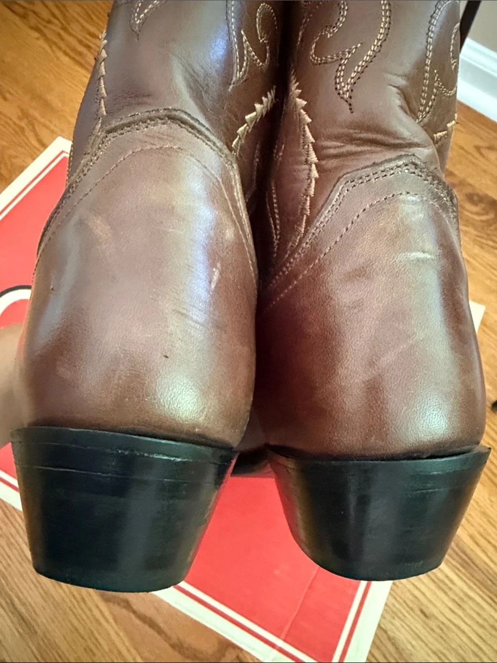 Justin Boots Brown Leather Western Cowboy Boots with Embroidery. Size: 7.5